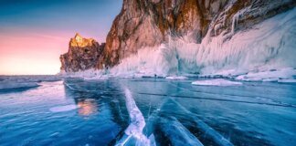 A bus with Chinese tourists fell through the ice on Lake Baikal, killing 8 people