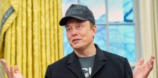 Elon Musk said he’ll congratulate Blue Origin if they land on the moon before SpaceX — he’s focused on something else