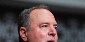 Senators Urge Top Regulator to Stay Out of Prediction Market Lawsuits