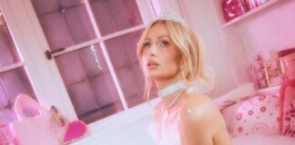 Paris Hilton staged a racy photoshoot in a pink bathtub and stunned the internet