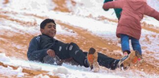 The Sahara Desert in Algeria was covered in snow due to an anomalous drop in temperature