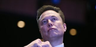 Elon Musk offers to pay the salaries of TSA agents