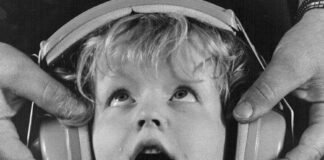 I tried Apple’s noise-canceling AirPods 4 for the first time. I felt like a scared Victorian child.