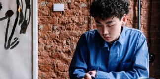 Mastering Messaging: How Telegram and WhatsApp Are Changing Communication