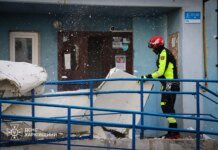 In Kharkiv, Russians hit a high-rise building and rescuers with a "Gerbera" drone, there are casualties.