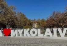 The enemy attacked Mykolaiv – apartment buildings, private houses, cars, power lines, and tram tracks were damaged