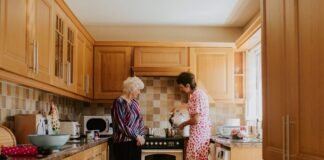 I became friends with a woman 40 years older than me. She taught me how to live.