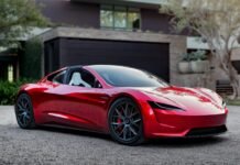 Elon Musk pushed back the launch of the Tesla Roadster. Again.