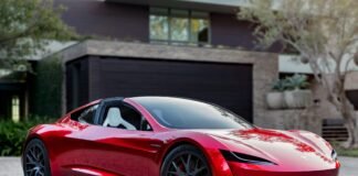 Elon Musk pushed back the launch of the Tesla Roadster. Again.