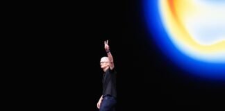 Apple CEO Tim Cook Is Stepping Down