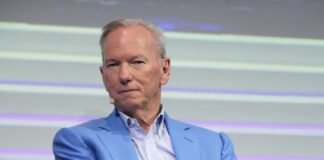 Arizona students boo former Google CEO Eric Schmidt as he talks about AI during graduation speech