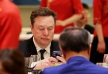 Elon Musk says he’s personally reviewing job applications as SpaceX ramps up hiring