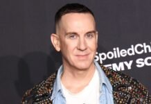 Fashion designer Jeremy Scott gets a huge cheer after ripping up his AI-written commencement speech