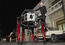 The Unitree GD01 Is a Giant Mecha Robot You Can Actually Buy